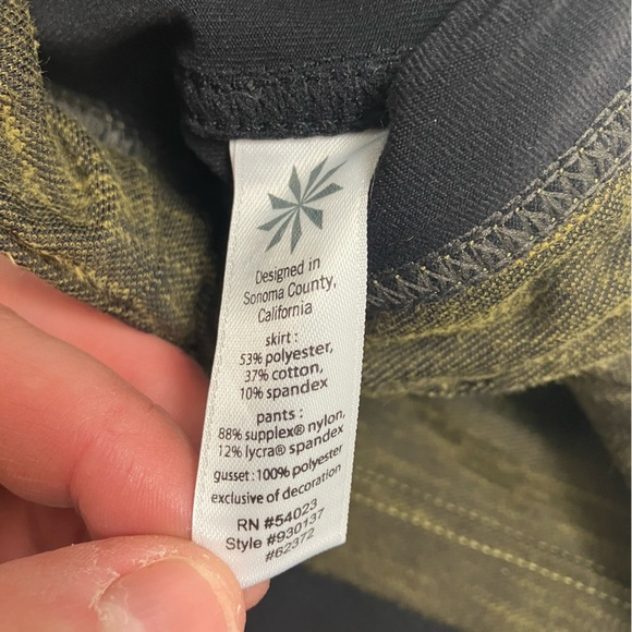 ATHLETA leggings with mini skirt - Picture 4 of 5